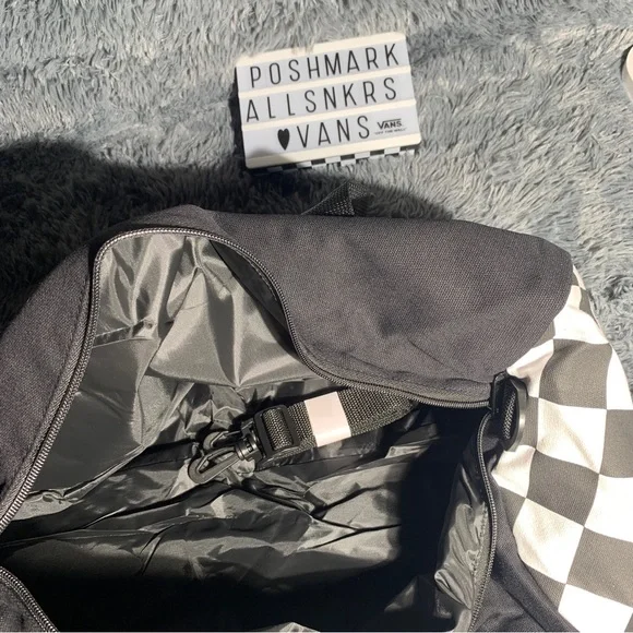 Vans off the wall classic checkerboard duffle bag New - Picture 3 of 5